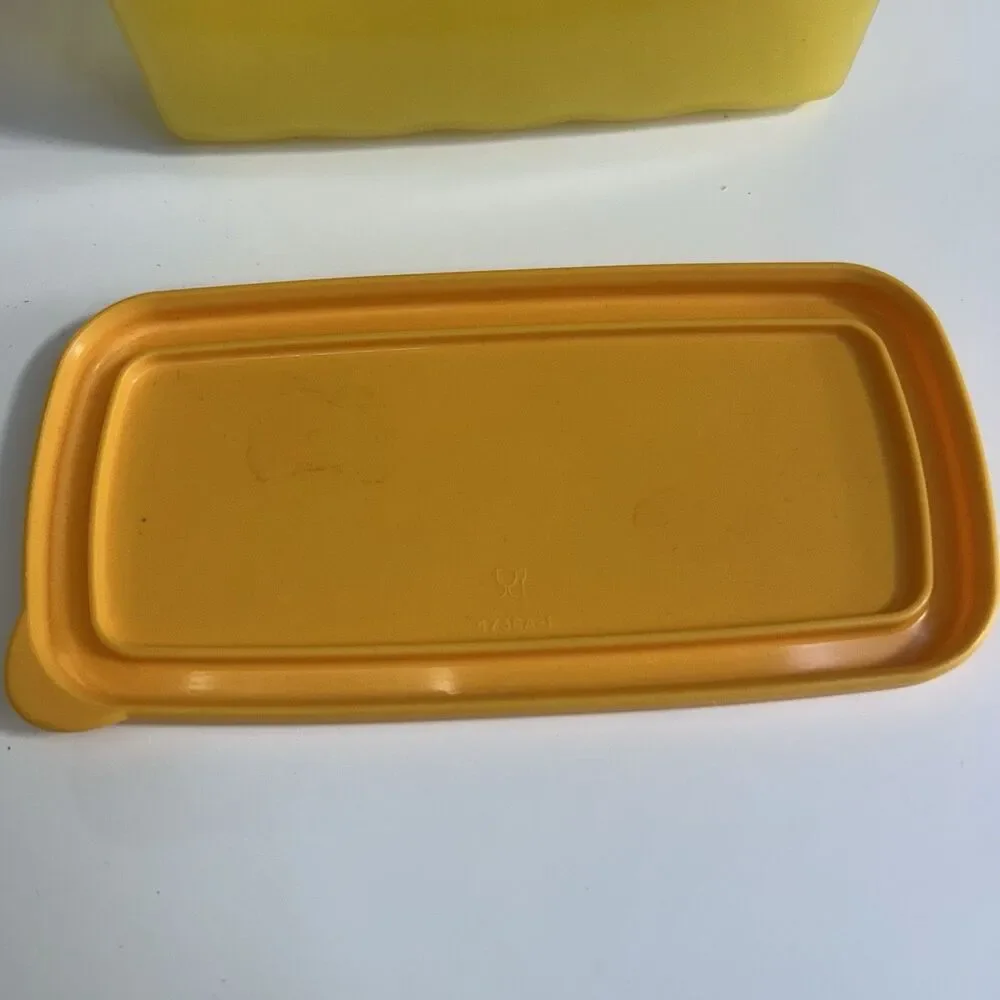 Tupperware Orange Yellow Fridgesmart 1.5 Cup Rectangular Vented Container 4735A